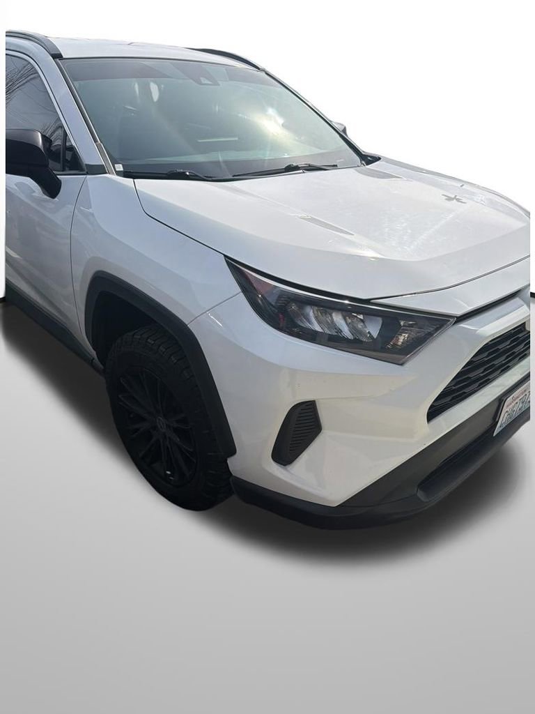 Used 2021 Toyota RAV4 LE image 2
