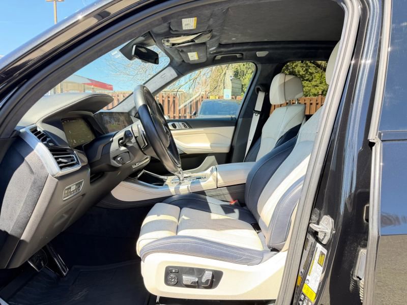 Used 2020 BMW X5 M50i w/ Executive Package image 11