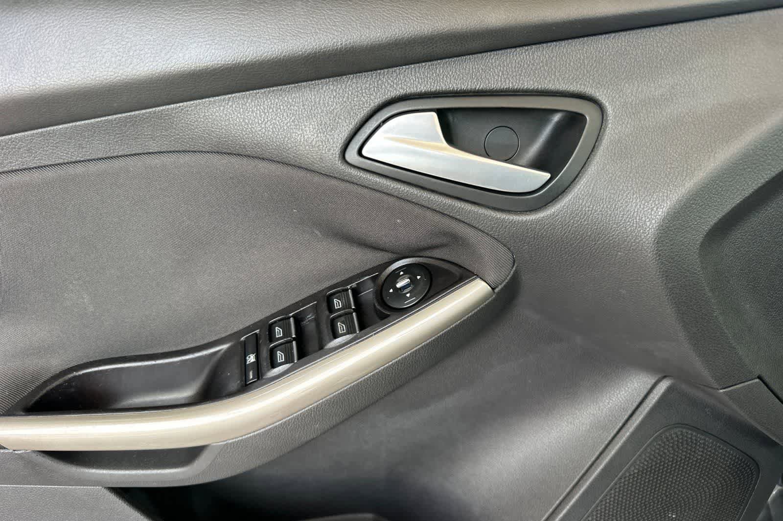 Used 2012 Ford Focus SEL FWD image 12