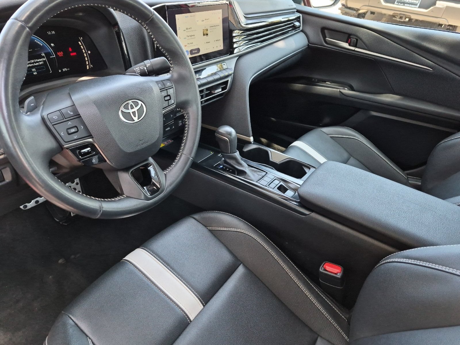 Used 2025 Toyota Camry SE FWD image 9