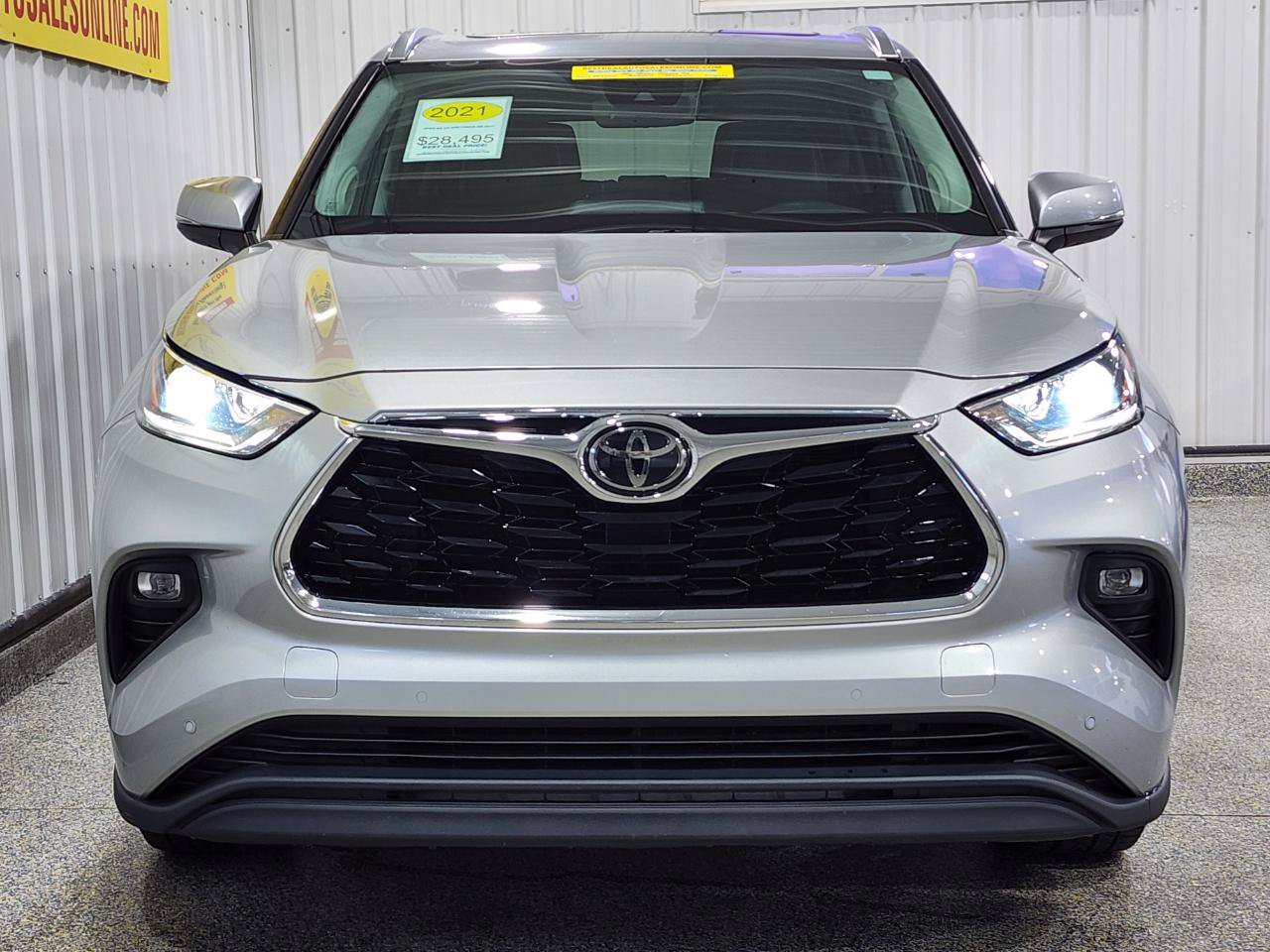 Used 2021 Toyota Highlander Limited AWD/4WD image 3