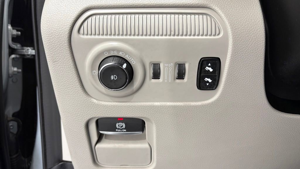 Used 2024 Jeep Wagoneer L Series II w/ Flexible Seating Group AWD/4WD image 43