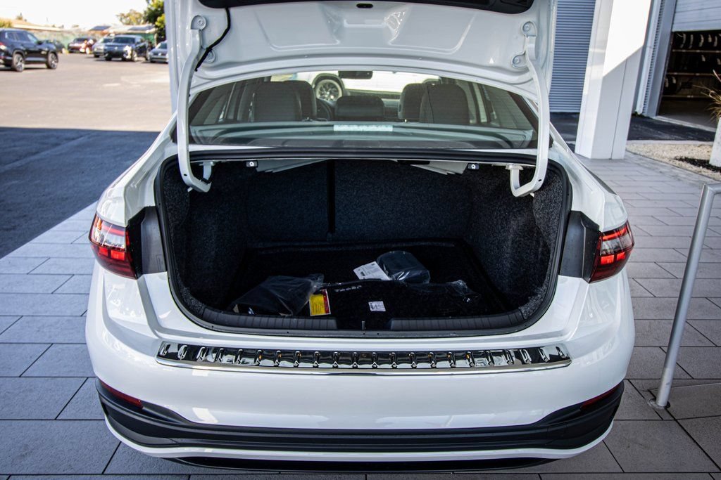 New 2026 Volkswagen Jetta SE FWD image 17
