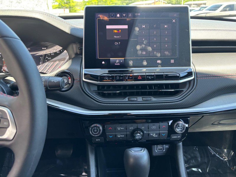 Used 2025 Jeep Compass Trailhawk AWD/4WD image 17