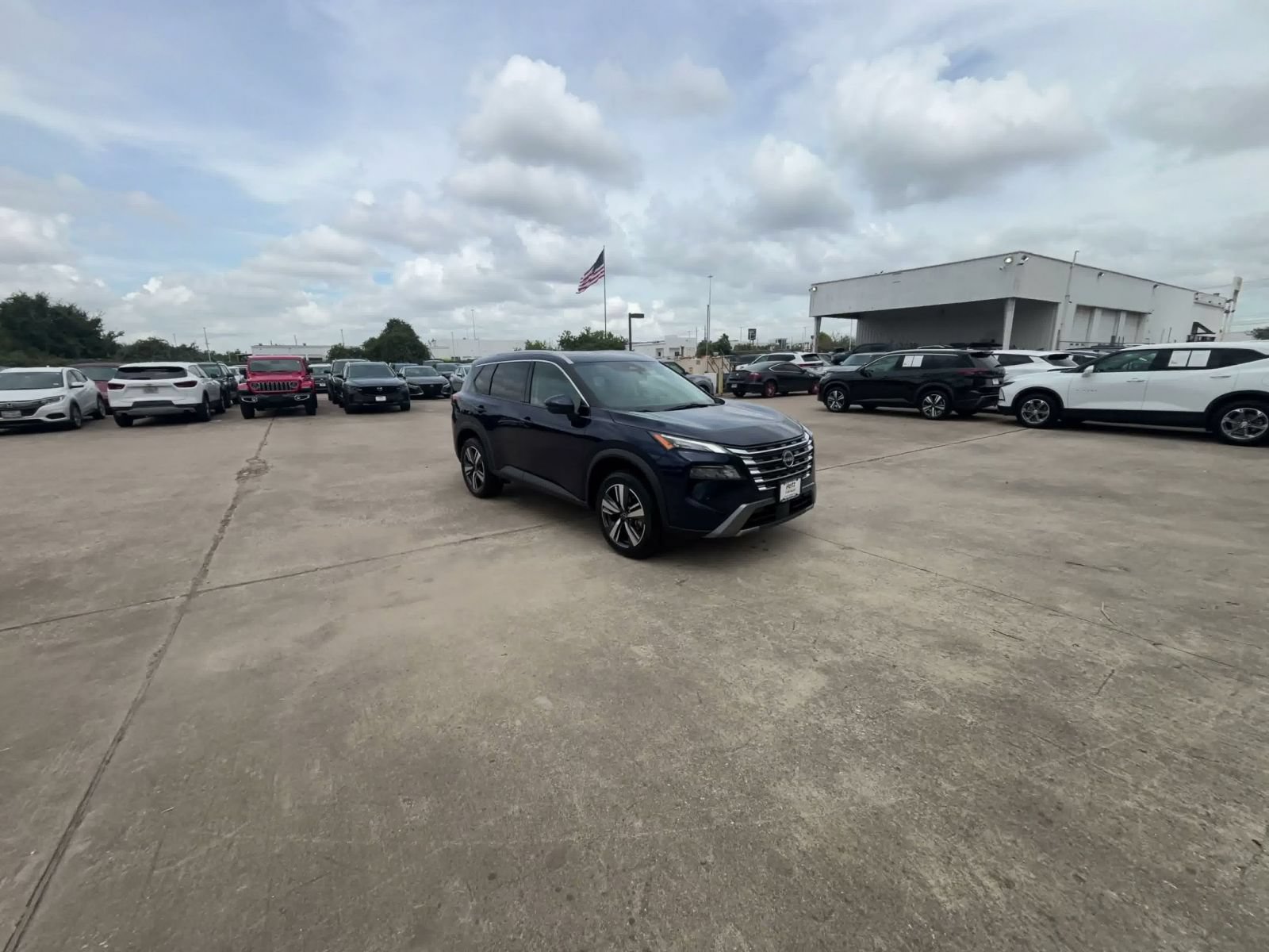 Used 2026 Nissan Rogue SL FWD image 3
