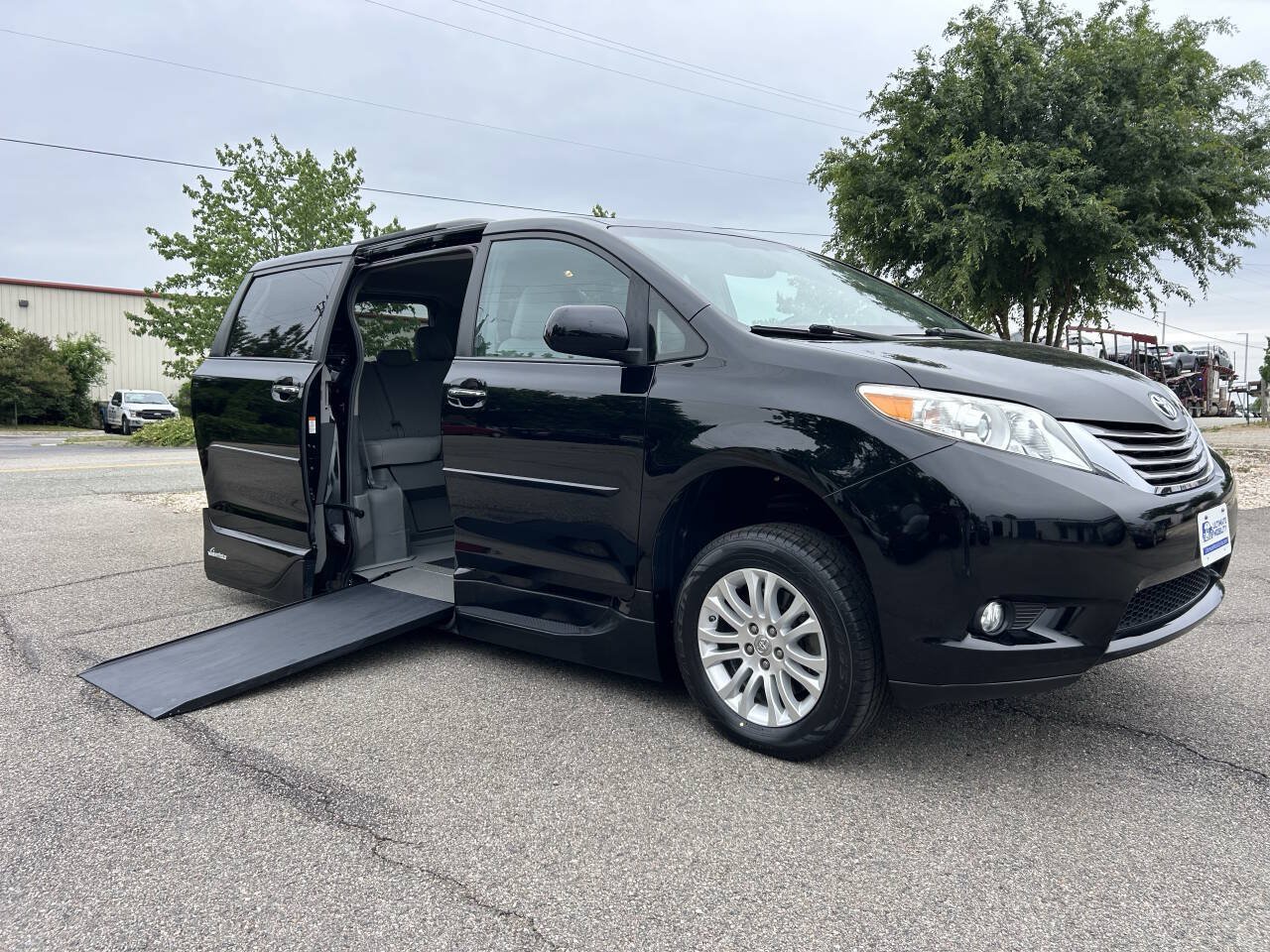 Used 2017 Toyota Sienna XLE