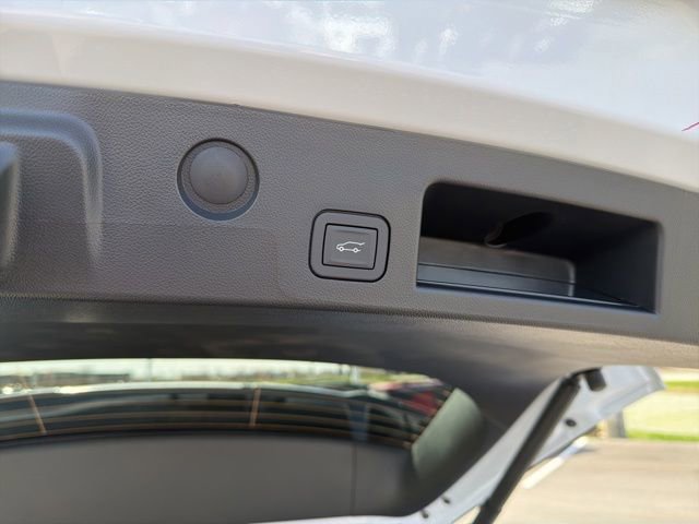 New 2026 Chevrolet Equinox ACTIV w/ LPO, Floor Liner Package image 11