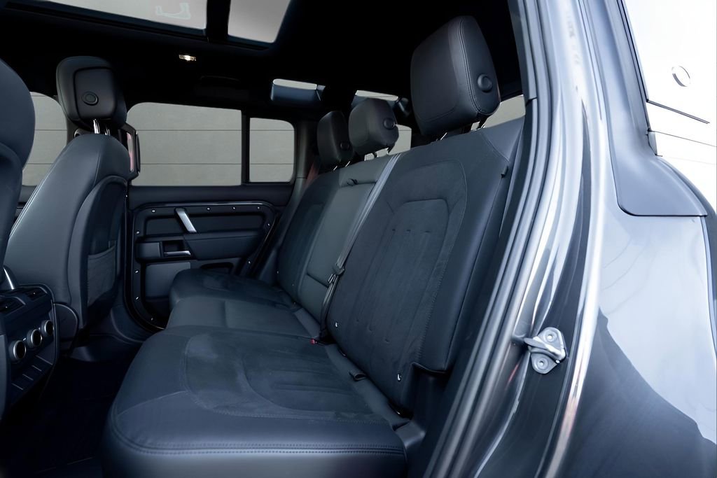 Used 2023 Land Rover Defender 110 V8 image 30