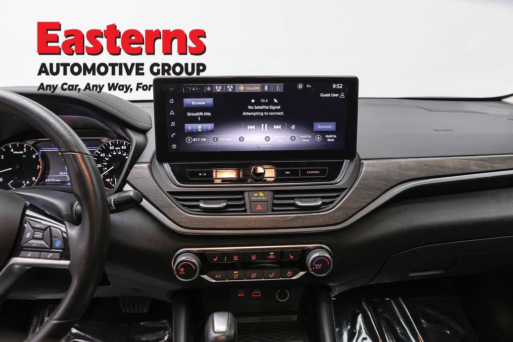 Used 2023 Nissan Altima 2.5 SV w/ SV Premium Package FWD image 12