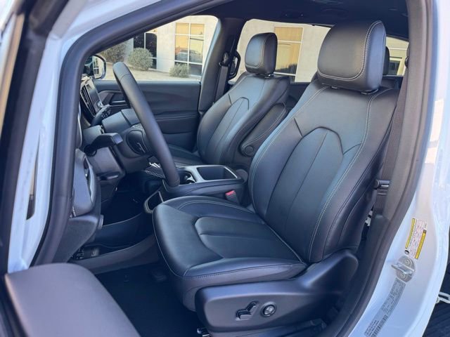 New 2026 Chrysler Pacifica Select FWD image 25