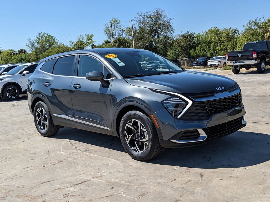 Certified 2025 Kia Sportage LX image 3