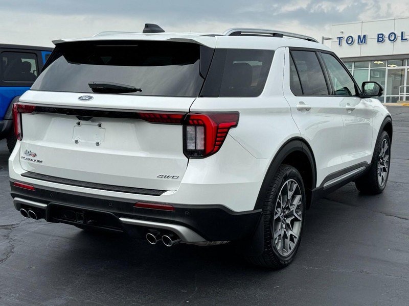 Used 2025 Ford Explorer Platinum w/ Ultimate Package AWD/4WD image 3