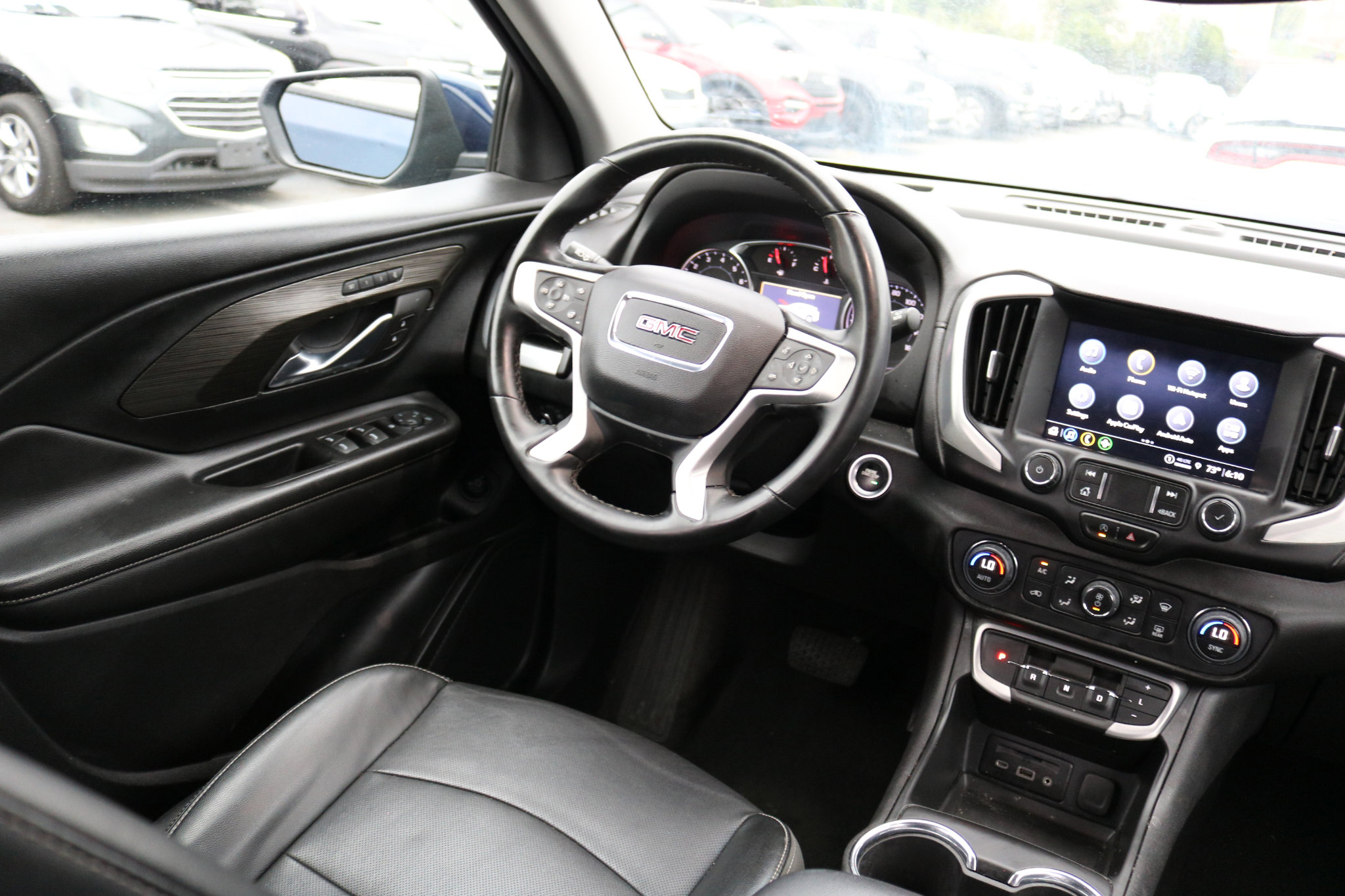 Used 2023 GMC Terrain SLT image 32