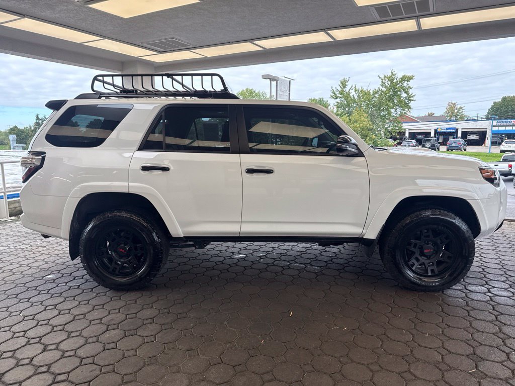 Used 2021 Toyota 4Runner Venture w/ Moonroof Package AWD/4WD image 5