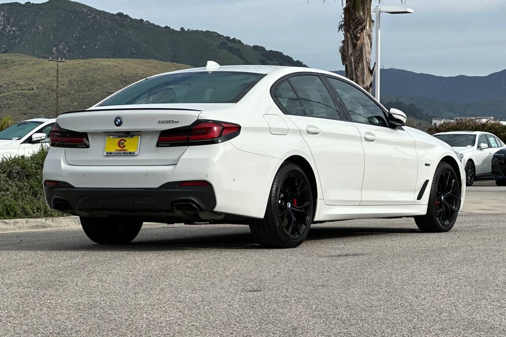 Used 2023 BMW 530e 530e iPerformance w/ M Sport Package image 3