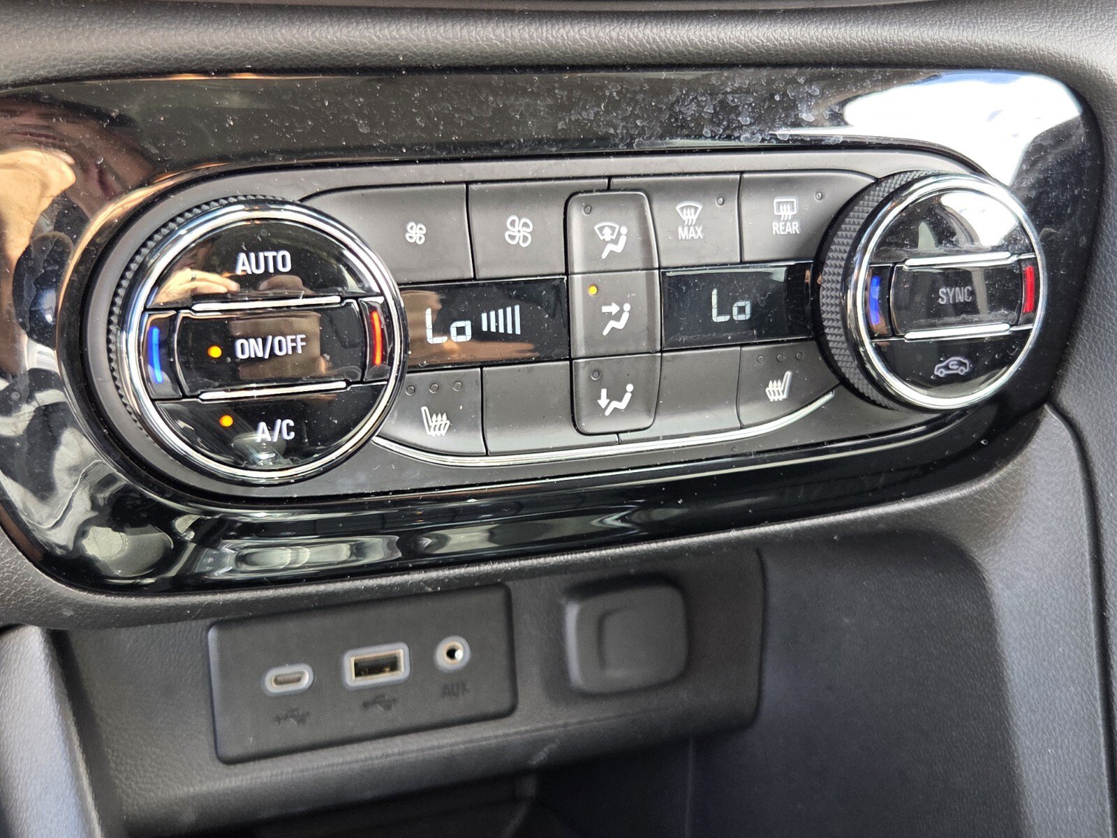 Used 2022 Buick Encore GX Select w/ Sport Touring Package FWD image 27