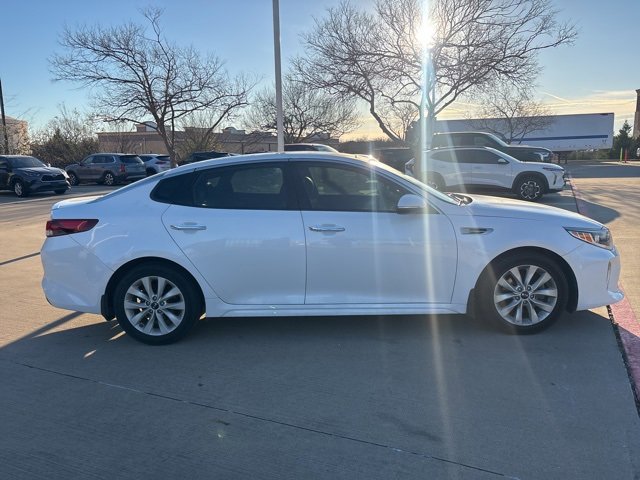 Used 2018 Kia Optima S w/ Panoramic Sunroof Package image 4