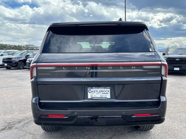 Used 2025 Lincoln Navigator Reserve AWD/4WD image 4