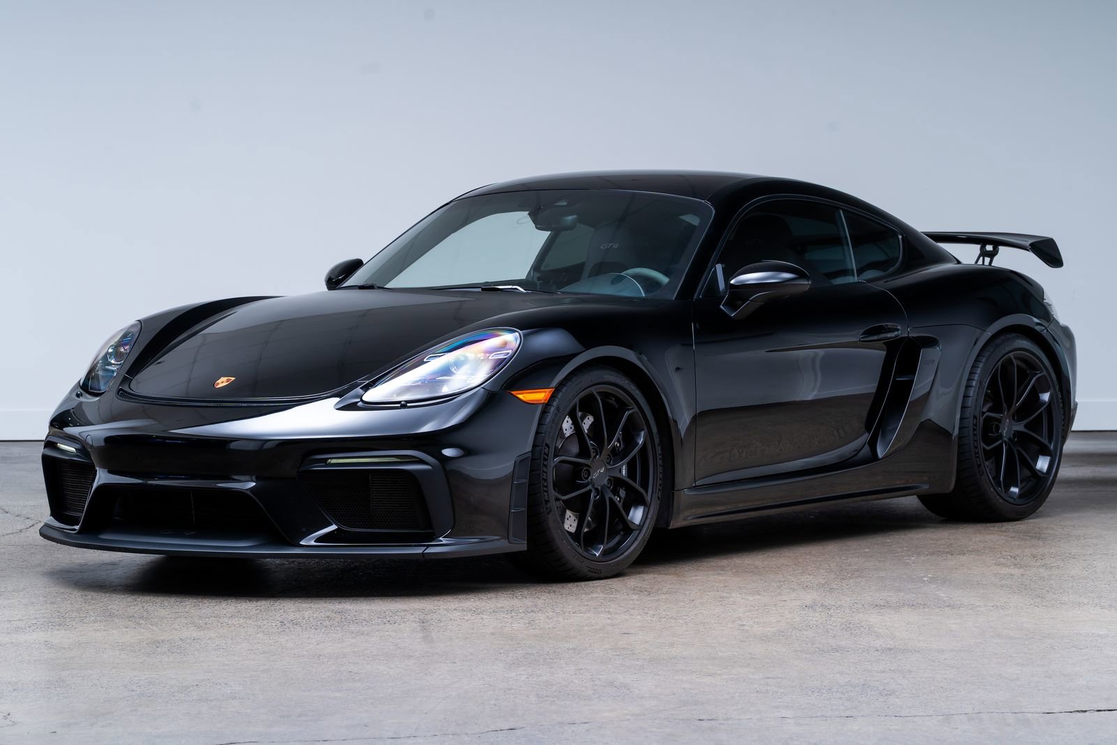 Used 2022 Porsche 718 Cayman GT4 RWD image 3