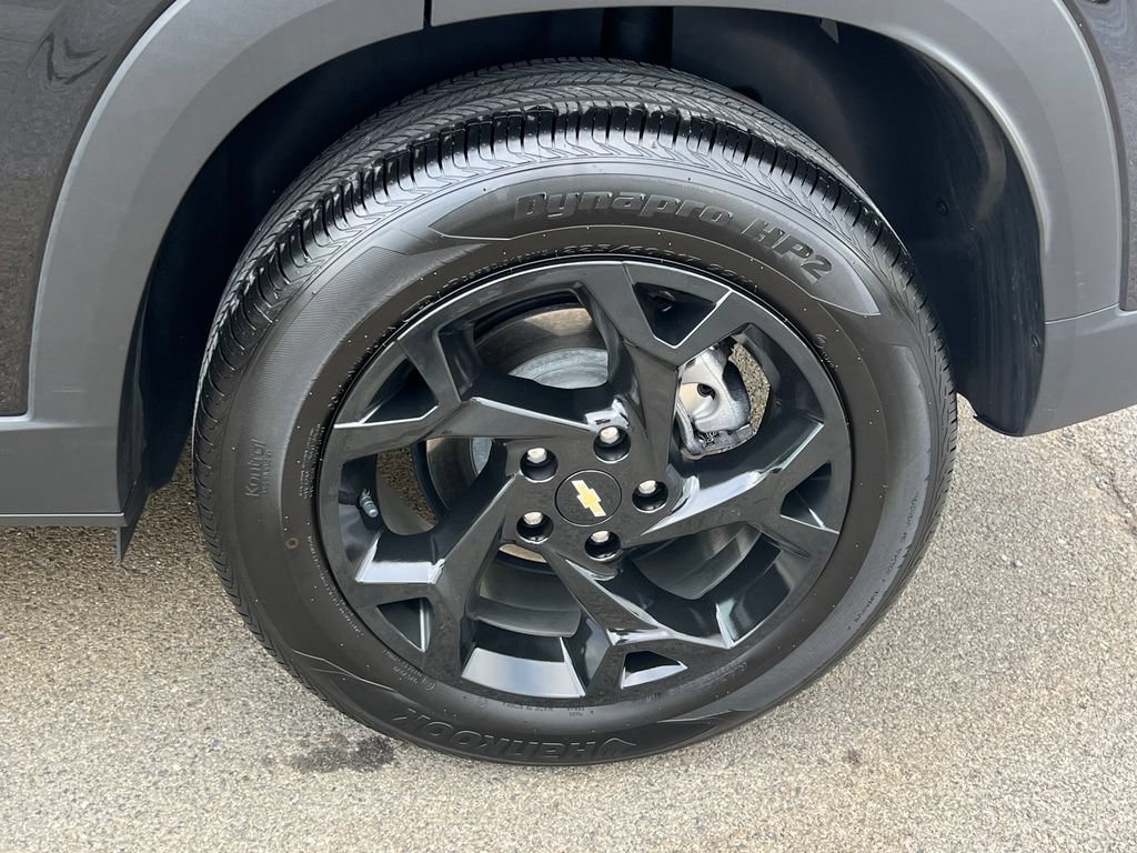 Used 2025 Chevrolet Trax LT FWD image 14