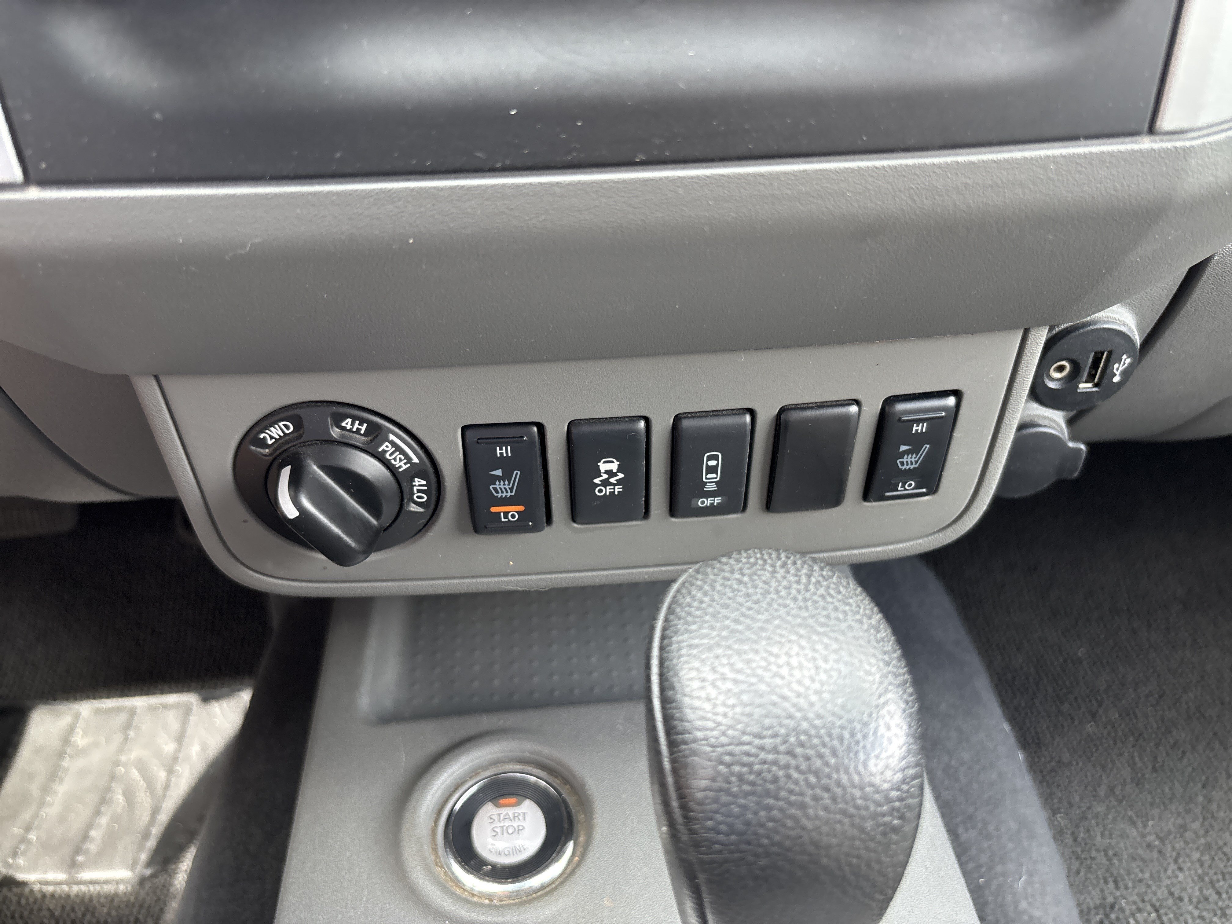 Used 2020 Nissan Frontier SV w/ Midnight Edition Floor Mats AWD/4WD image 9