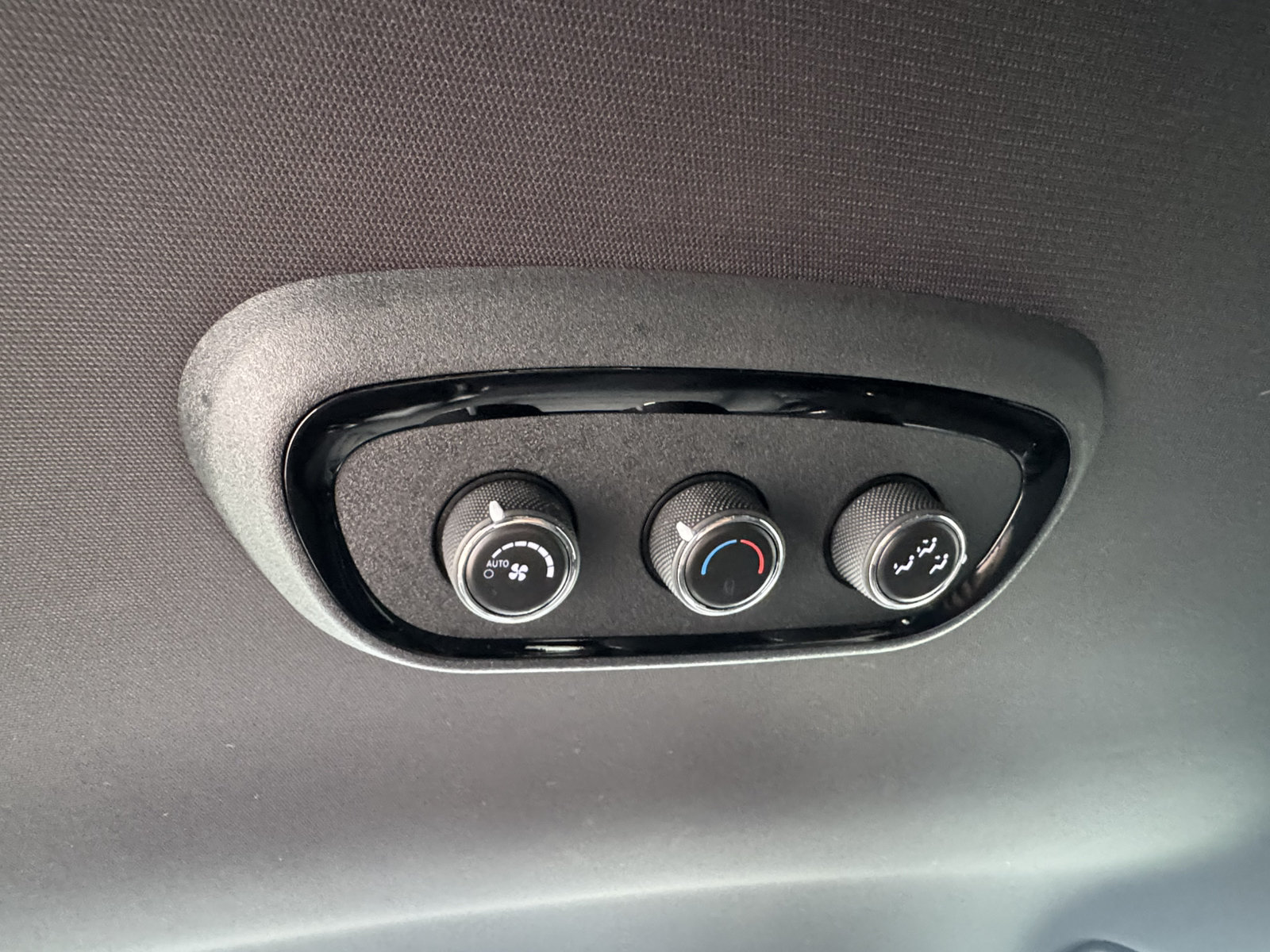 Used 2025 Dodge Durango GT AWD/4WD image 25