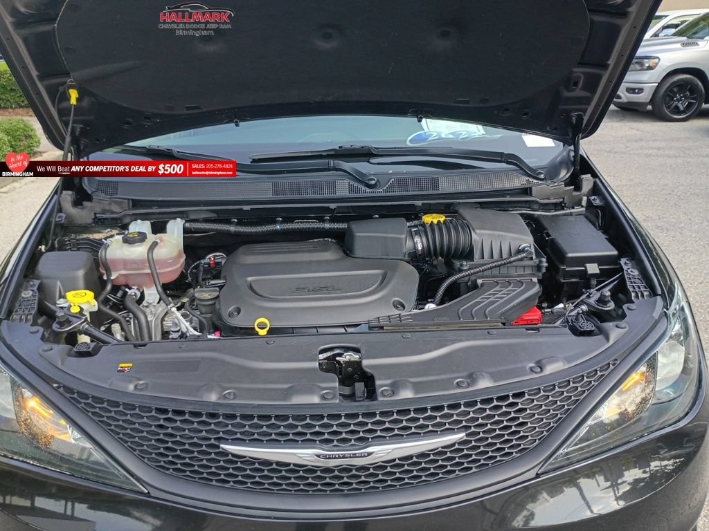 Used 2022 Chrysler Voyager LX FWD image 24