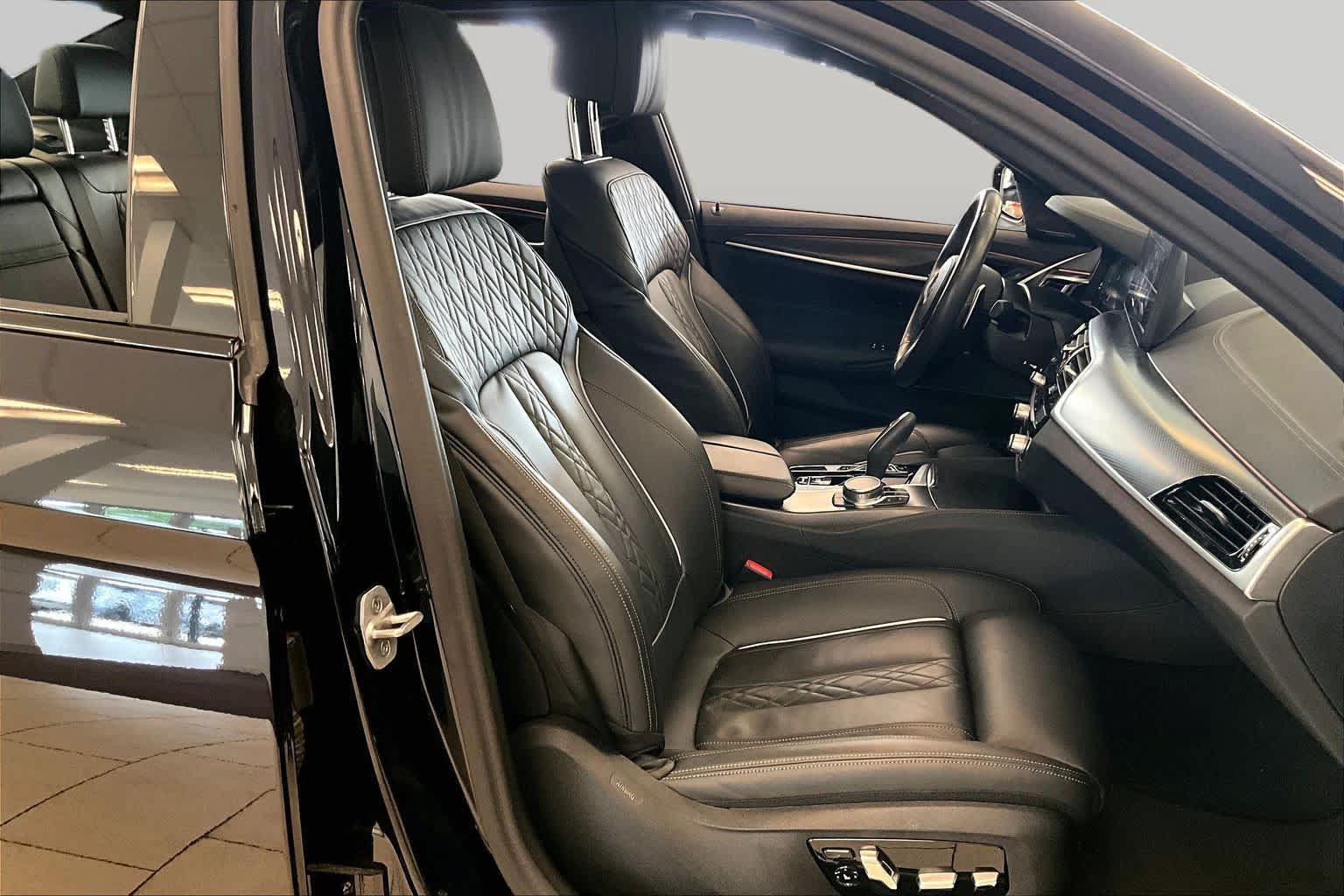 Used 2023 BMW M550i xDrive AWD/4WD image 8