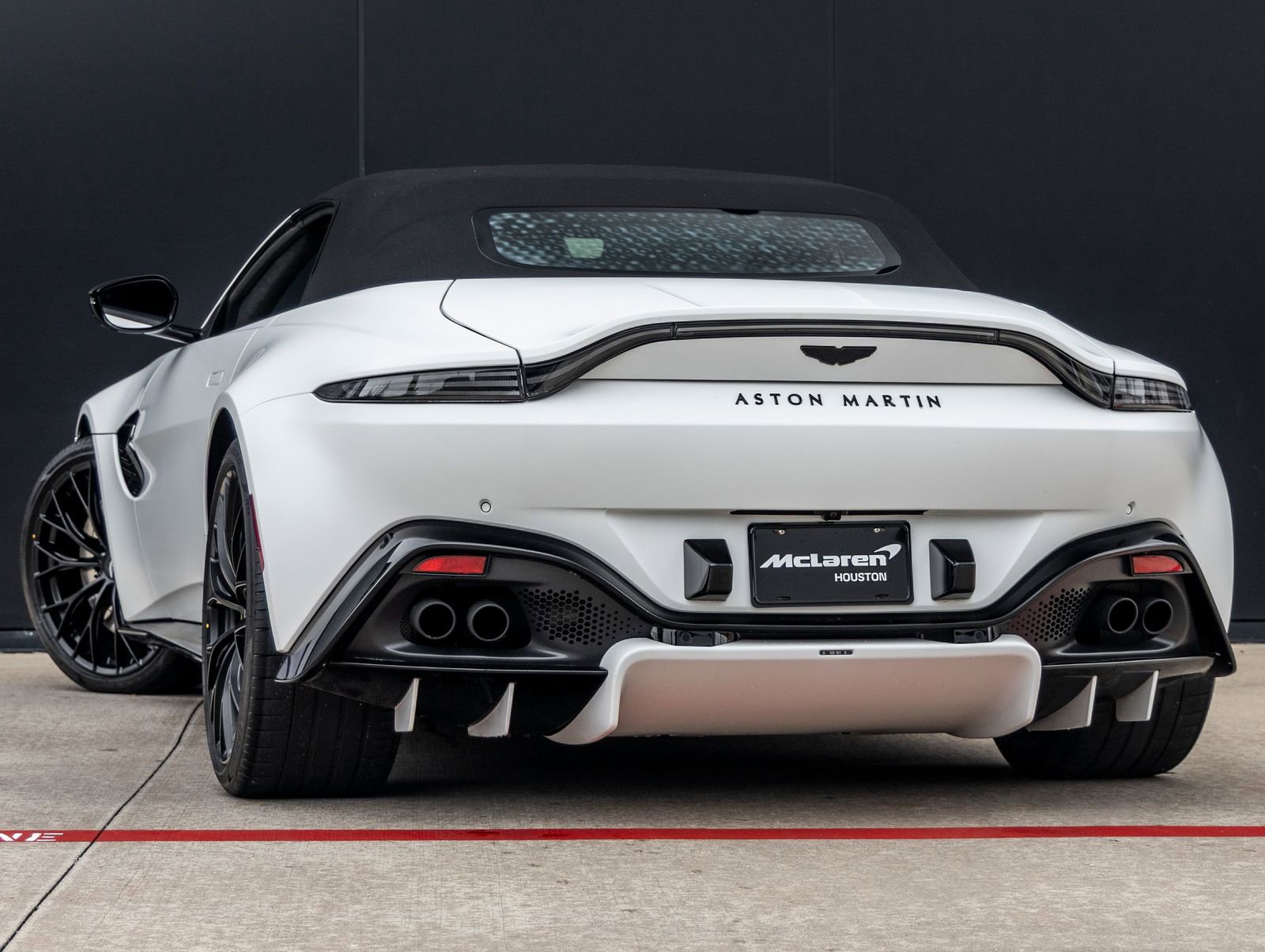 Used 2023 Aston Martin V8 Vantage Roadster RWD image 6