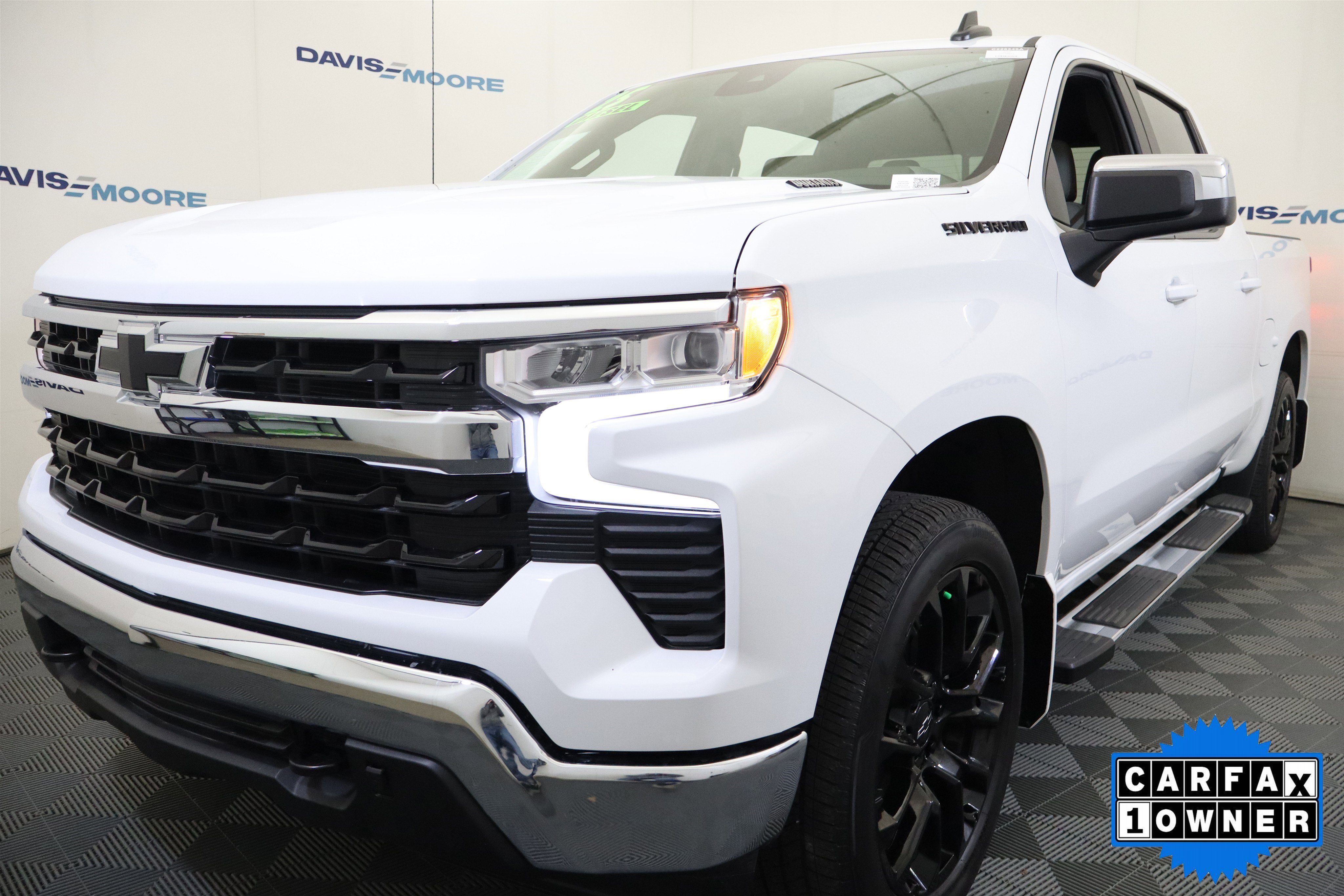 Used 2025 Chevrolet Silverado 1500 LT w/ Leather Package image 9