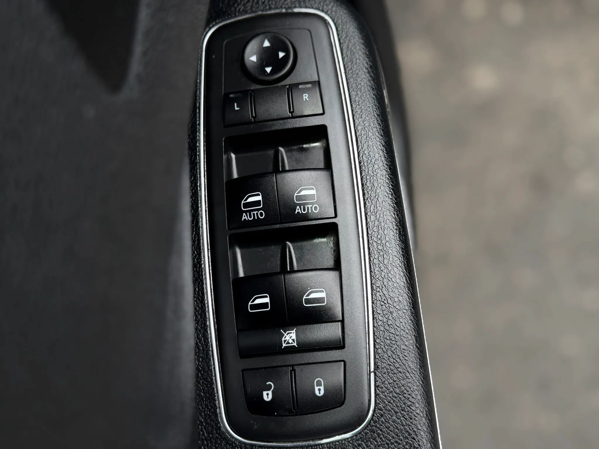 Used 2013 Dodge Charger SE RWD image 30