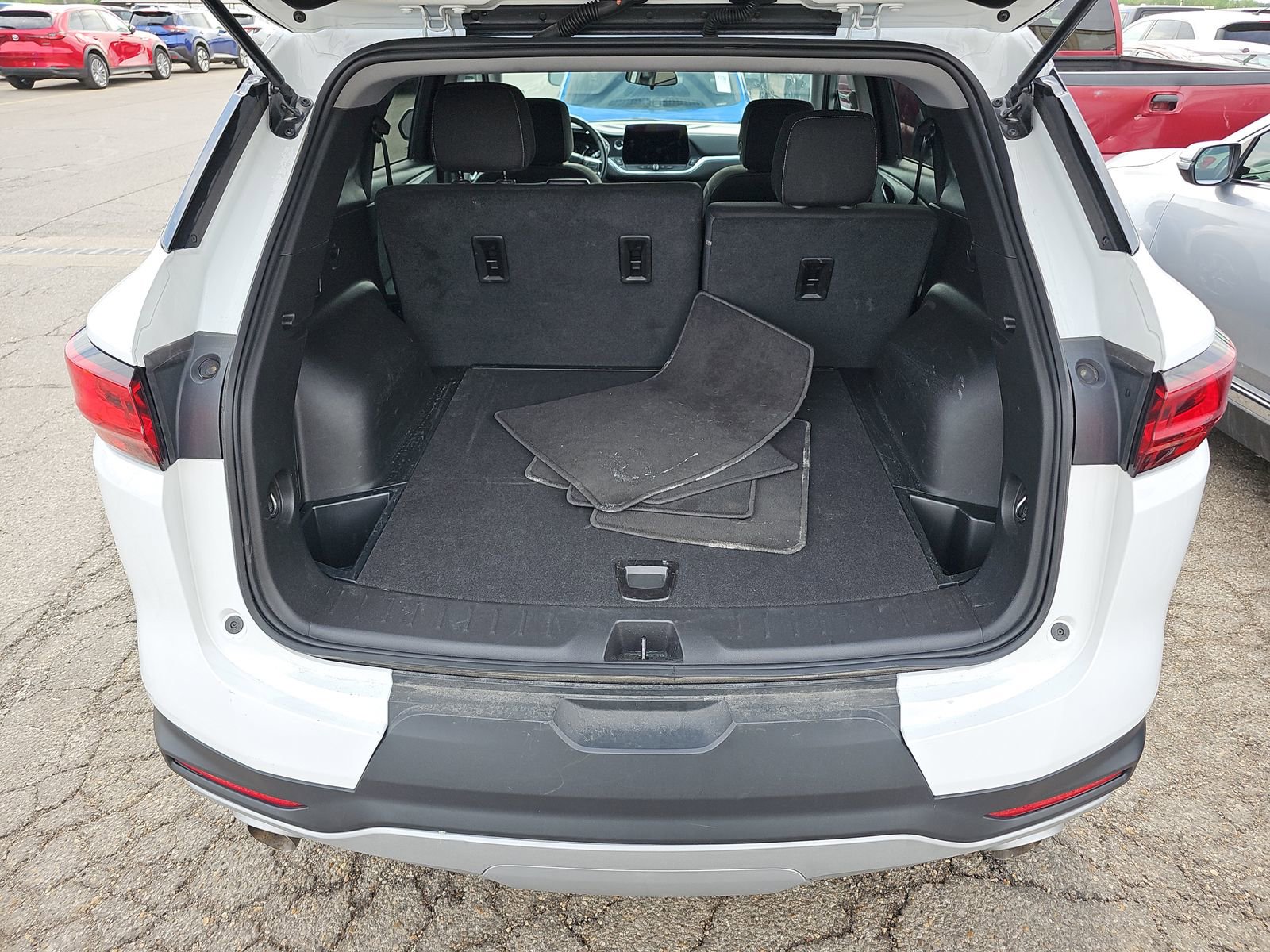 Used 2025 Chevrolet Blazer LT AWD/4WD image 23