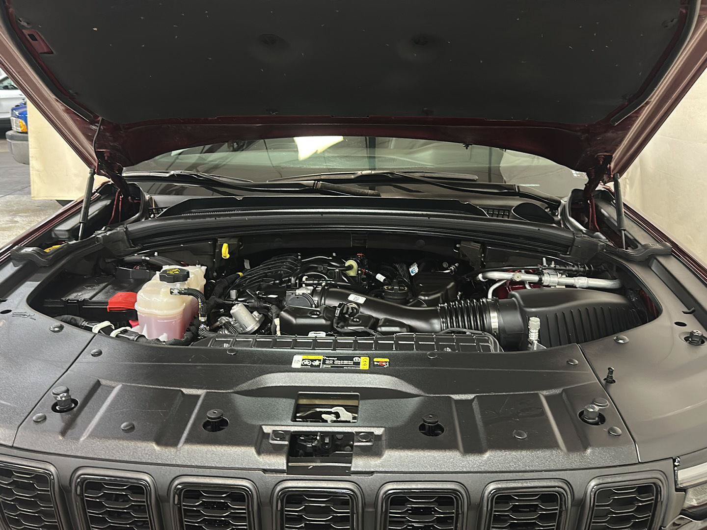 Used 2023 Jeep Grand Cherokee L Laredo AWD/4WD image 13
