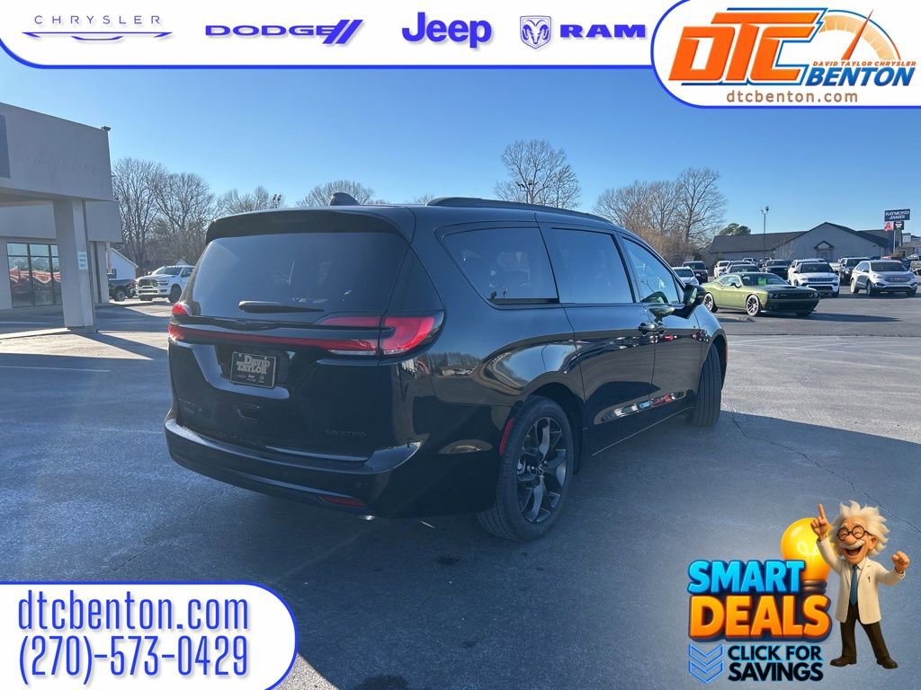 New 2026 Chrysler Pacifica Limited w/ S Appearance Package image 3