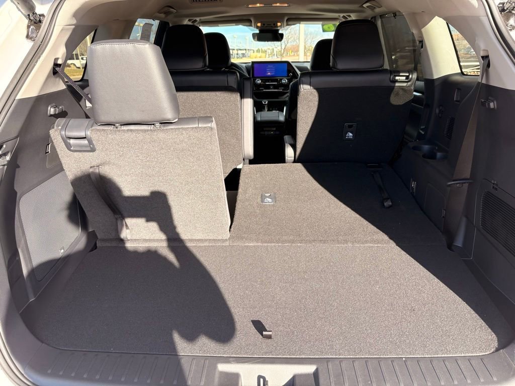 Used 2026 Toyota Highlander Limited image 27