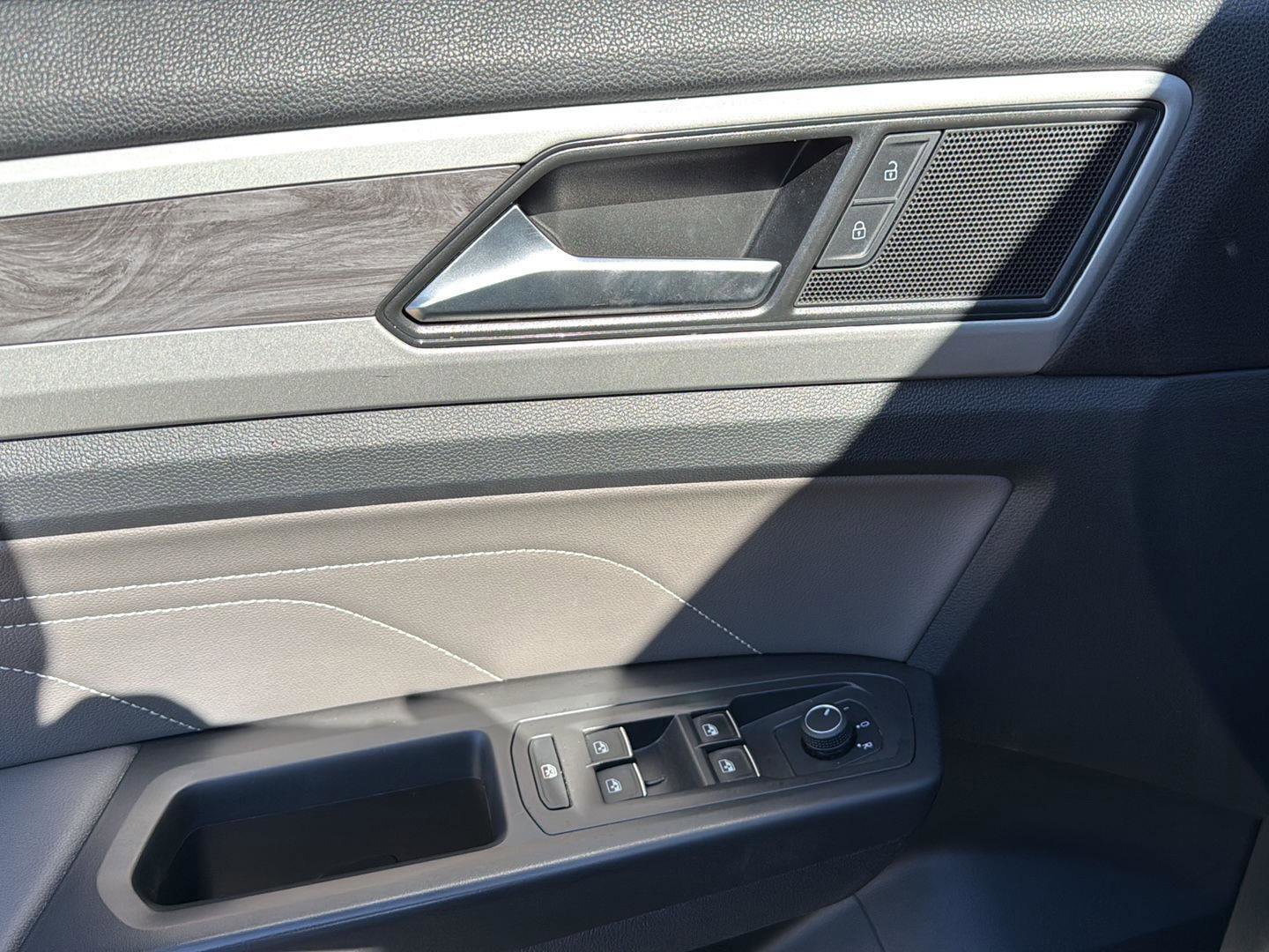 Used 2022 Volkswagen Atlas Cross Sport SE image 13