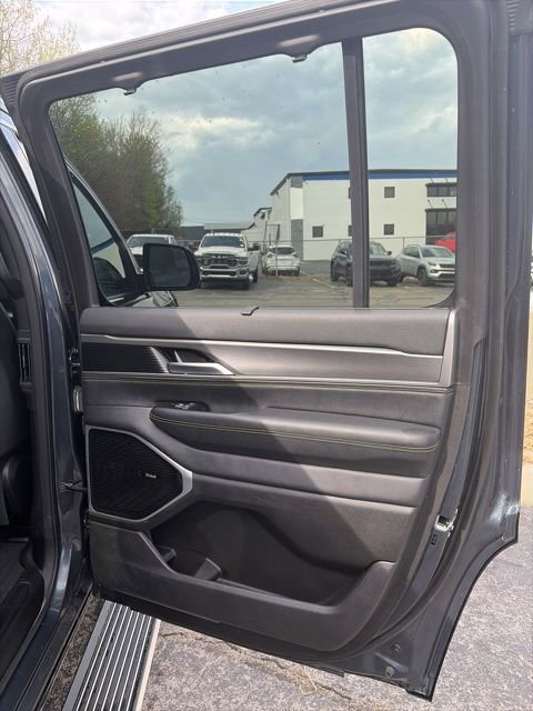 Used 2025 Jeep Wagoneer Series III w/ Premium Group I image 24