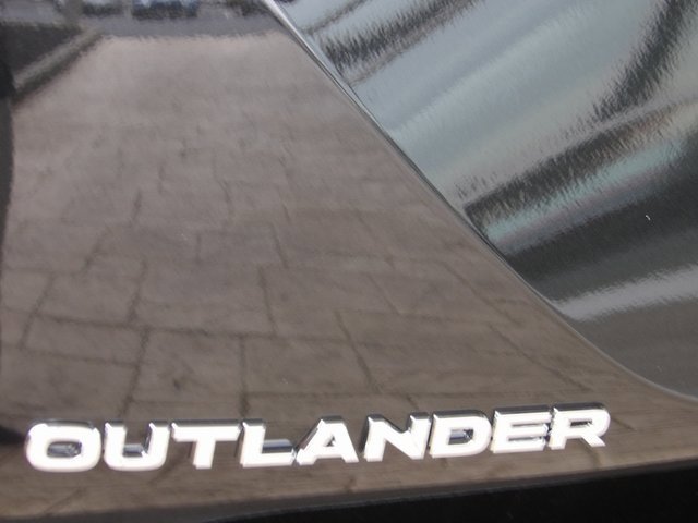 New 2025 Mitsubishi Outlander ES image 8