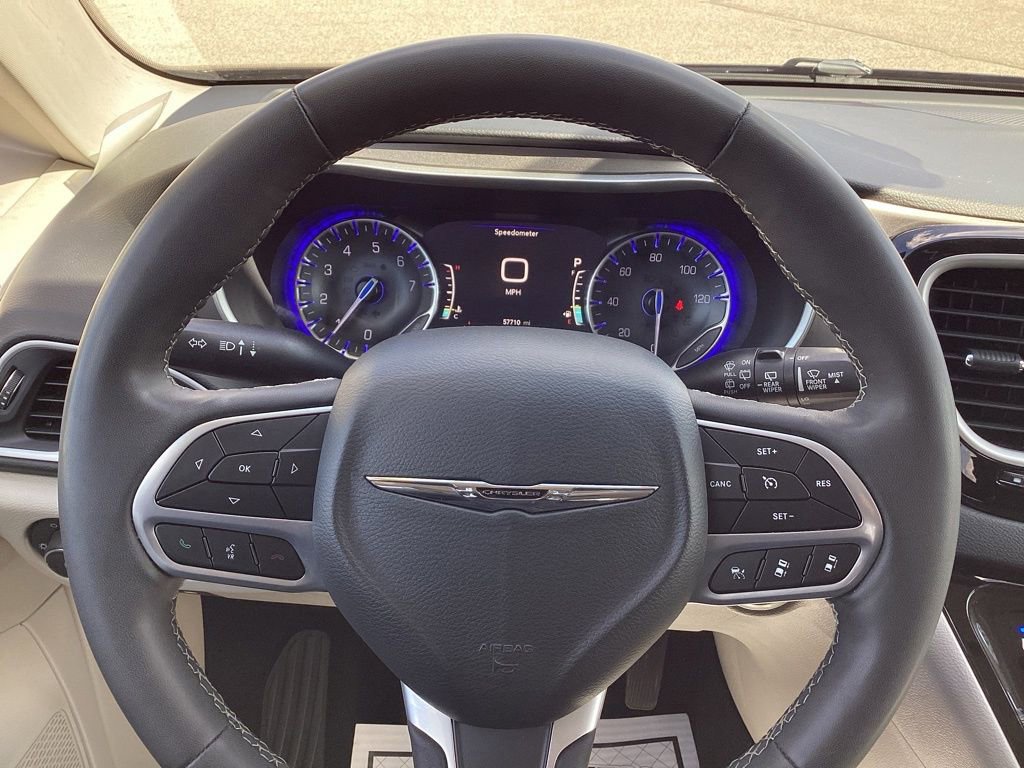 Used 2023 Chrysler Pacifica Touring-L FWD image 36