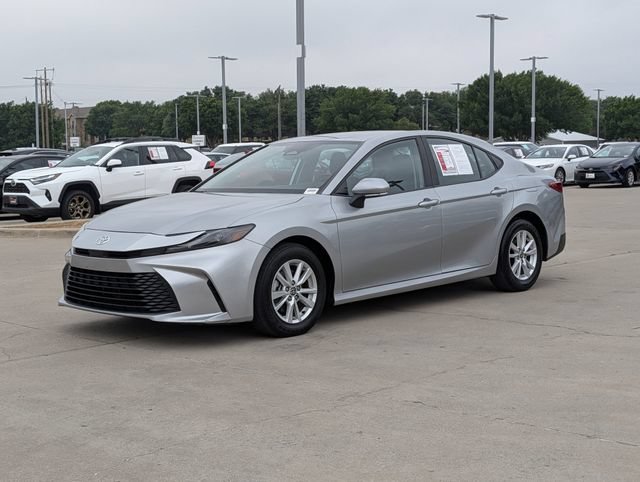 Used 2025 Toyota Camry LE FWD image 9