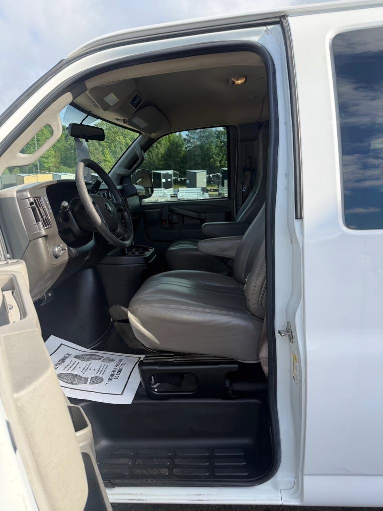 Used 2023 Chevrolet Express 3500 LS RWD image 9
