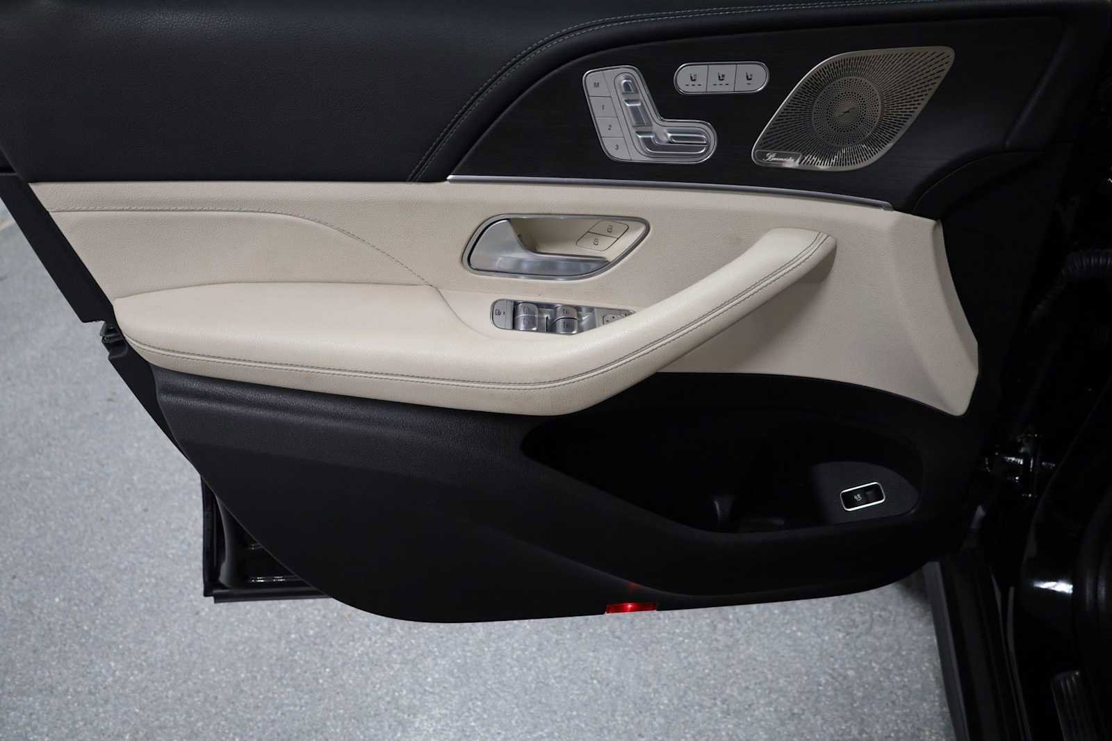 Used 2022 Mercedes-Benz GLS 450 4MATIC image 16