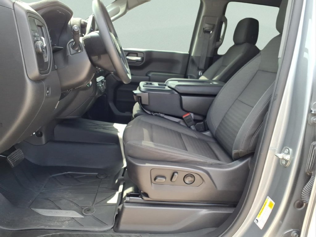 Used 2024 Chevrolet Silverado 1500 Custom w/ Turbomax Blackout Package RWD image 13