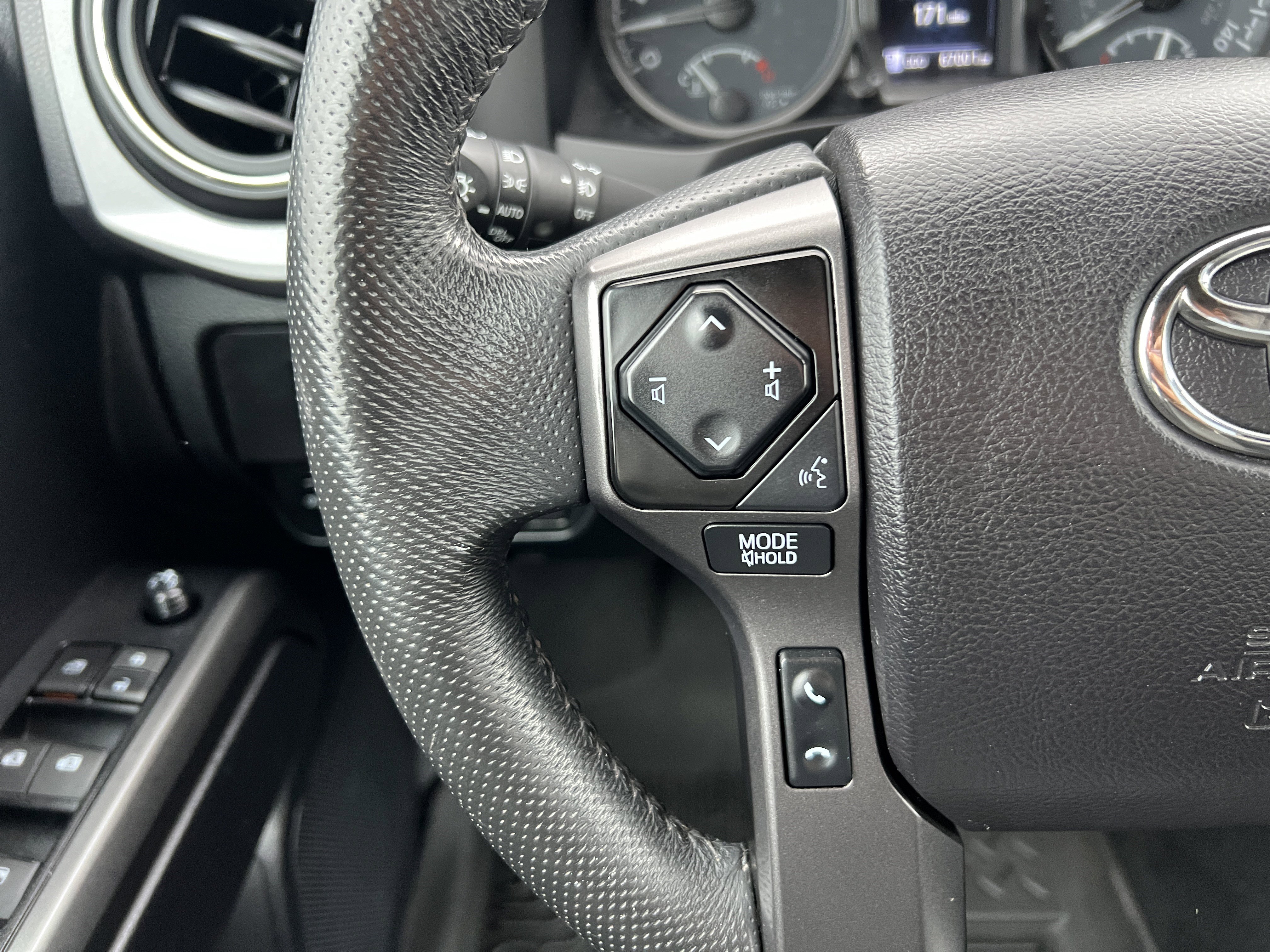 Used 2021 Toyota Tacoma TRD Off-Road w/ Technology Package image 27