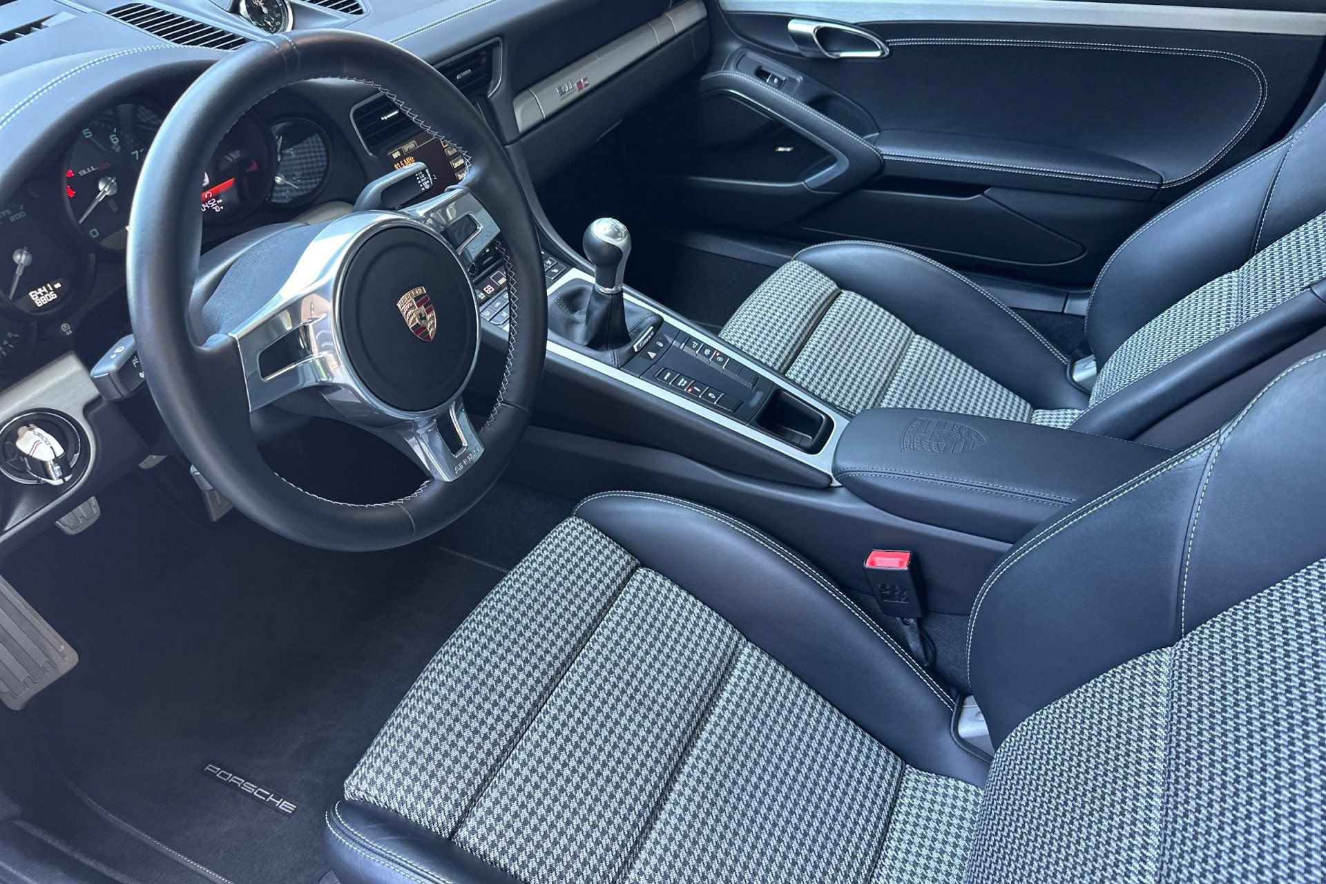 Used 2014 Porsche 911 50th Anniversary Edition RWD image 4