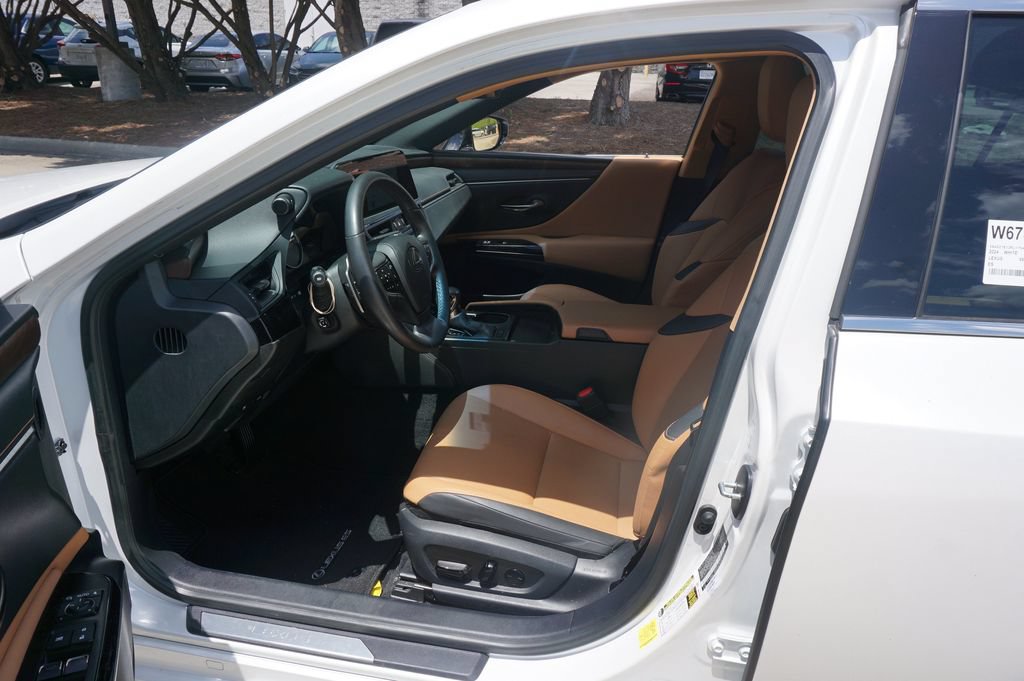 Used 2024 Lexus ES 350 w/ Premium Package FWD image 4