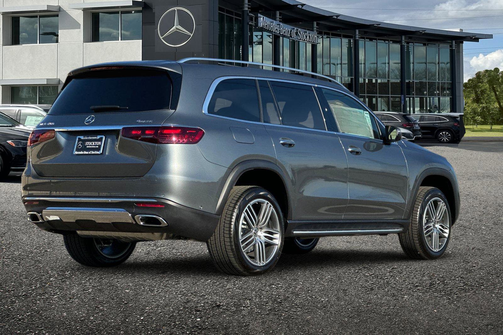 New 2026 Mercedes-Benz GLS 450 4MATIC image 4