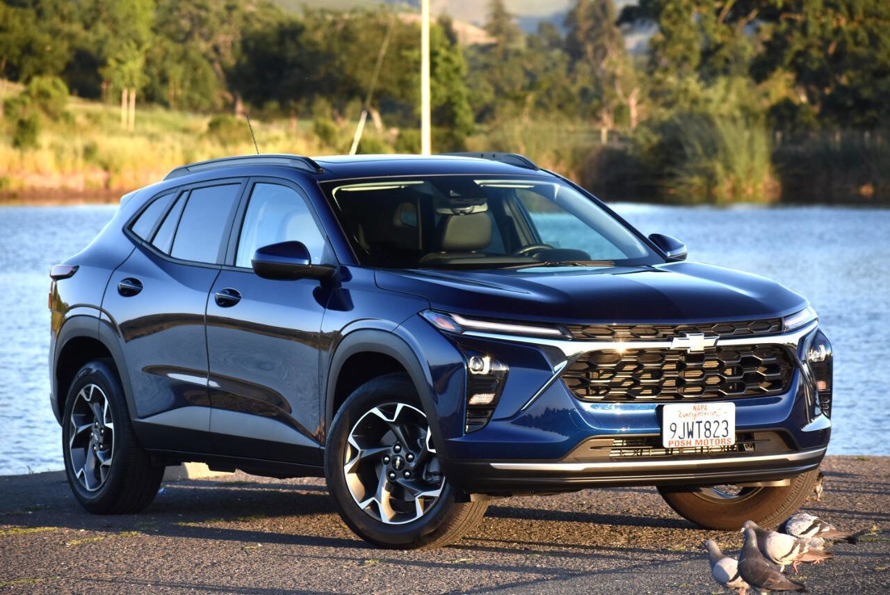 Used 2024 Chevrolet Trax LT w/ Sunroof Package FWD image 4