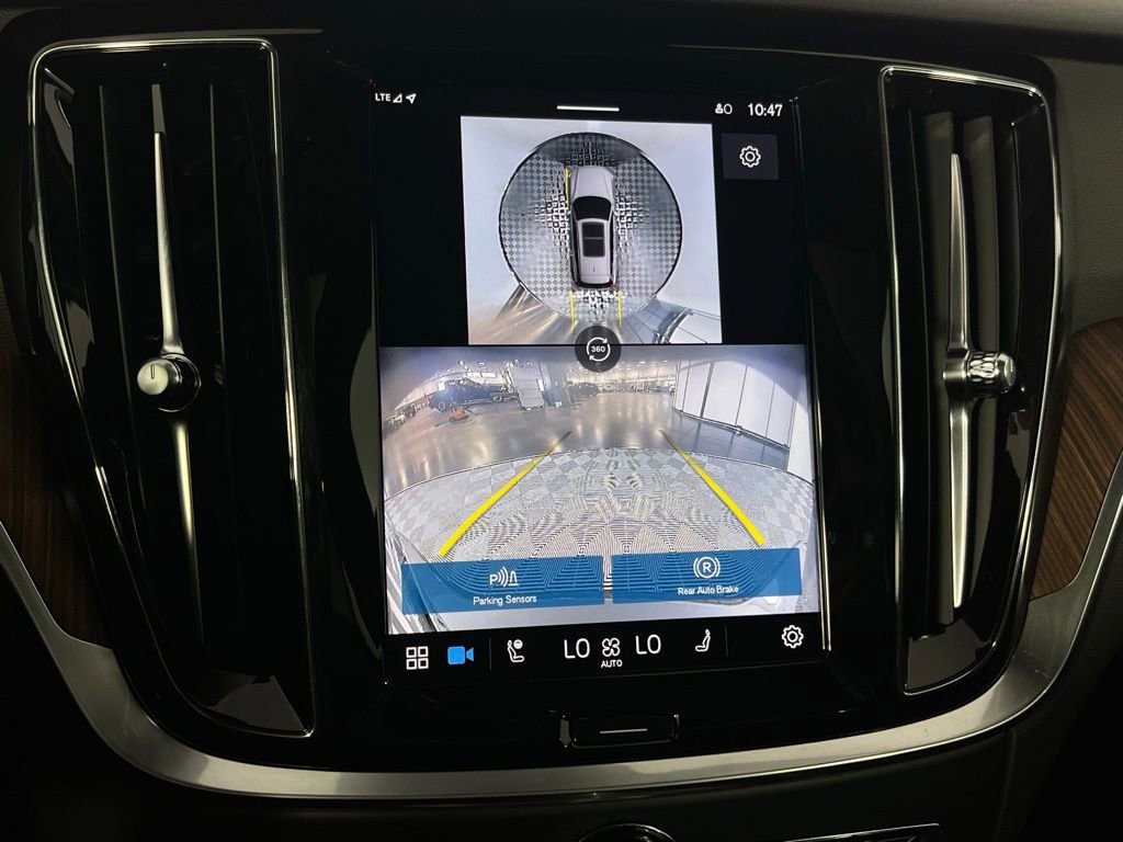 Used 2025 Volvo V60 B5 Cross Country Plus image 18