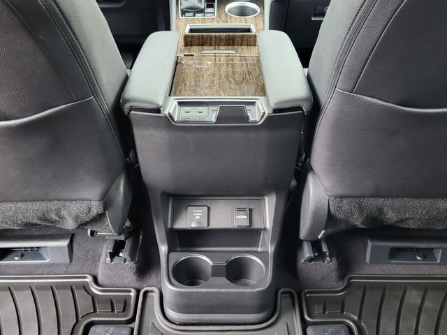 Used 2025 Toyota Sienna Limited image 24